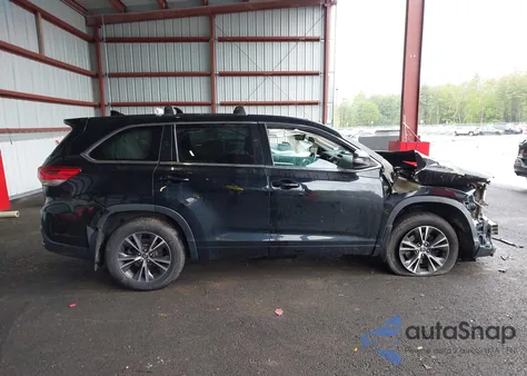2018 Toyota Highlander Le Plus z USA, uszkodzony, nr VIN 5TDBZRFH2JS855104